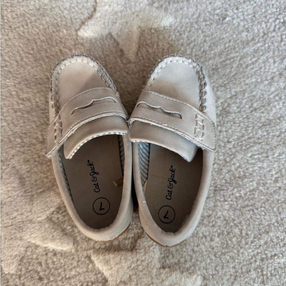 Cat & Jack Kids' Cream Moccasins toddler size 7